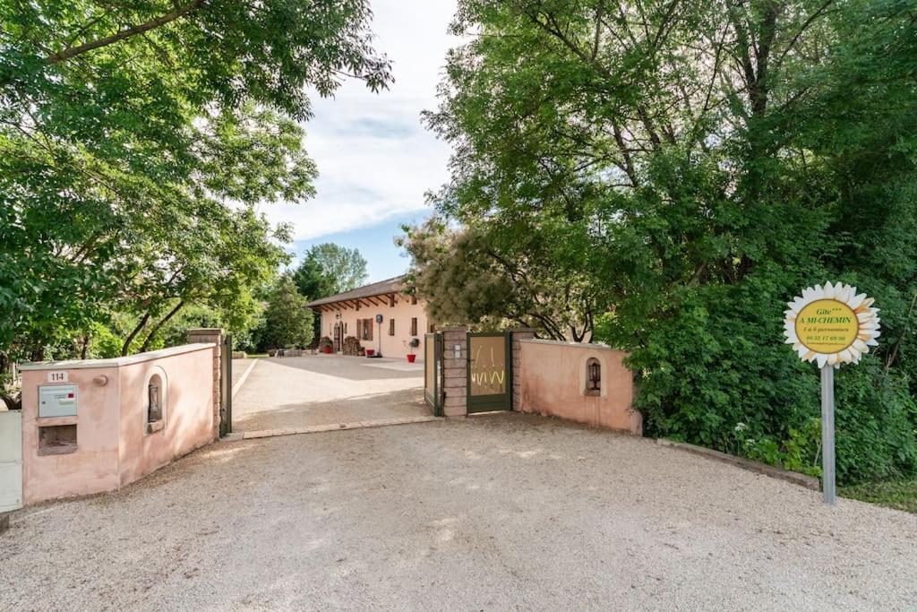 Halte Champetre Et Familiale A 5 Min De Tournus Apartment L'abergement-de-Cuisery Exterior foto